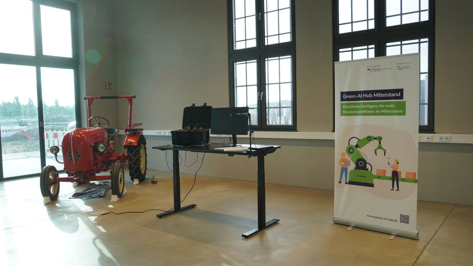 Stand des Green-AI Hub Mittelstand im Ringlokschuppen in Osnabrück