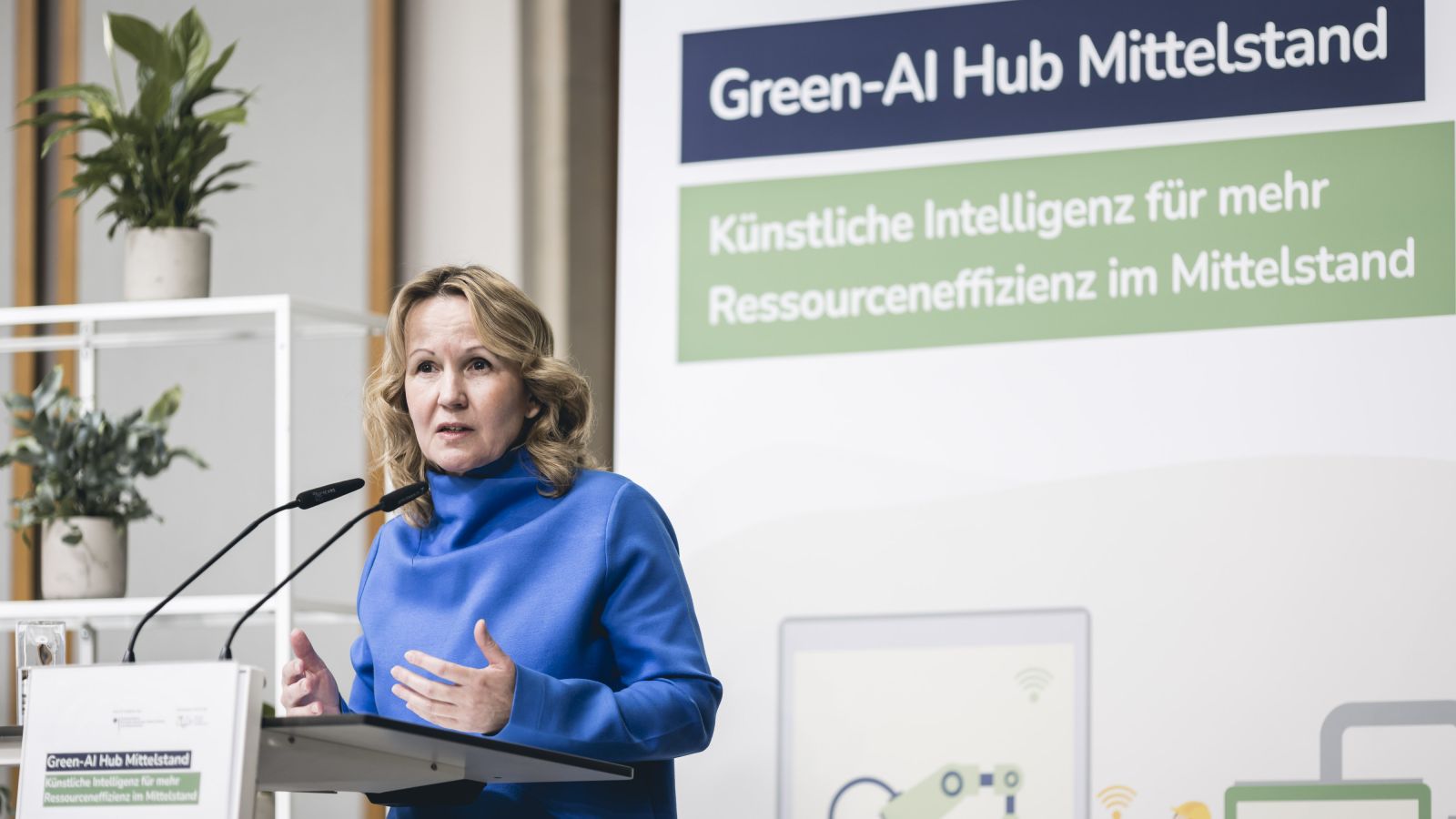 Bundesumweltministerin Steffi Lemke auf der Auftaktveranstaltung des Green-AI Hub Mittelstand im März 2023.
